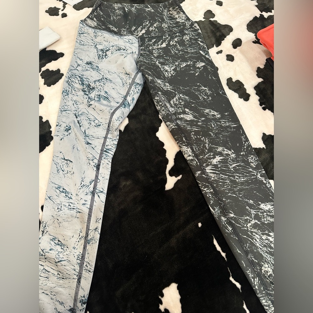 ALO Yoga Black and Gray Marble Leggings